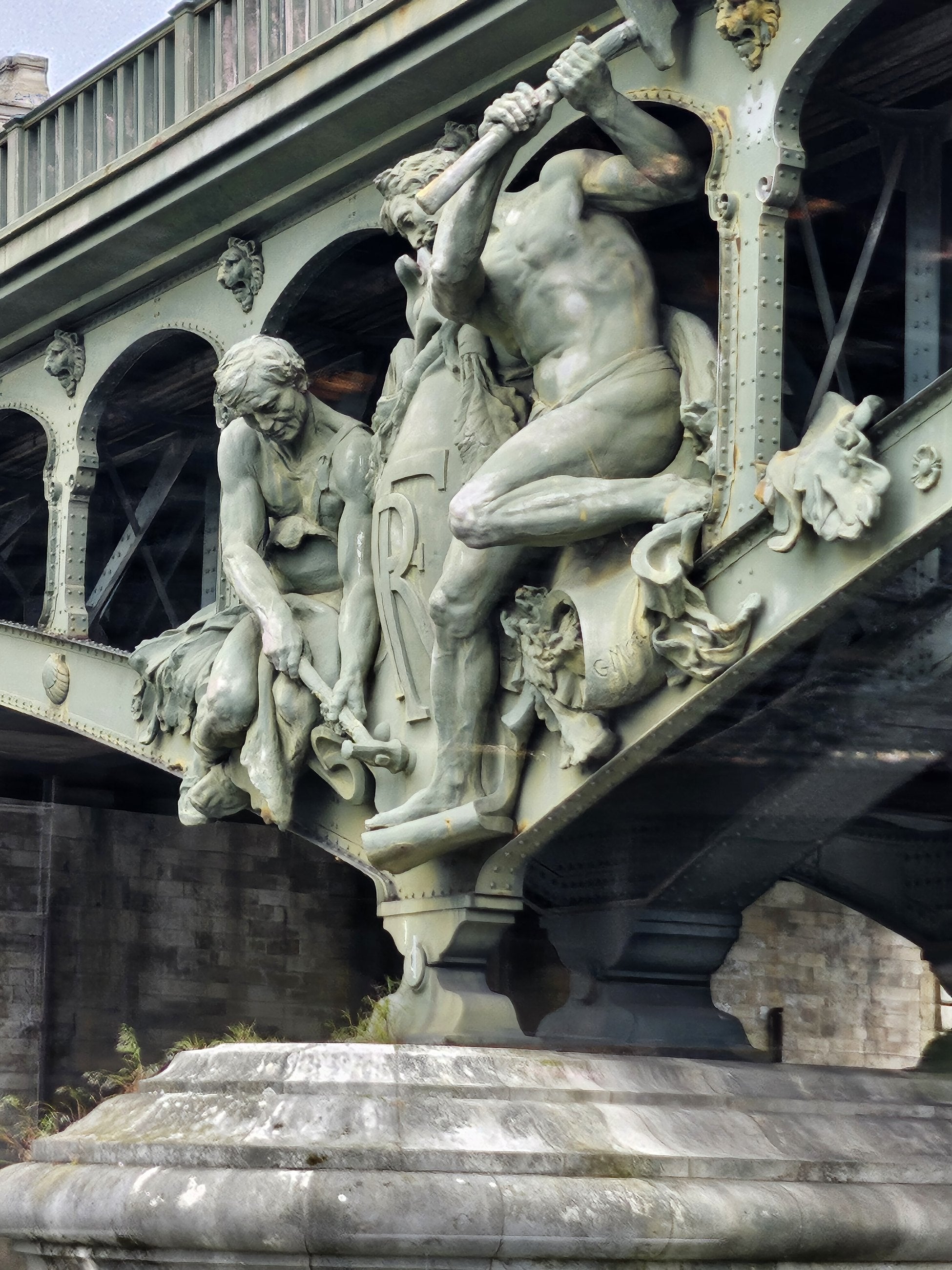 Sculpture on the Pont de Bir-Hakeim