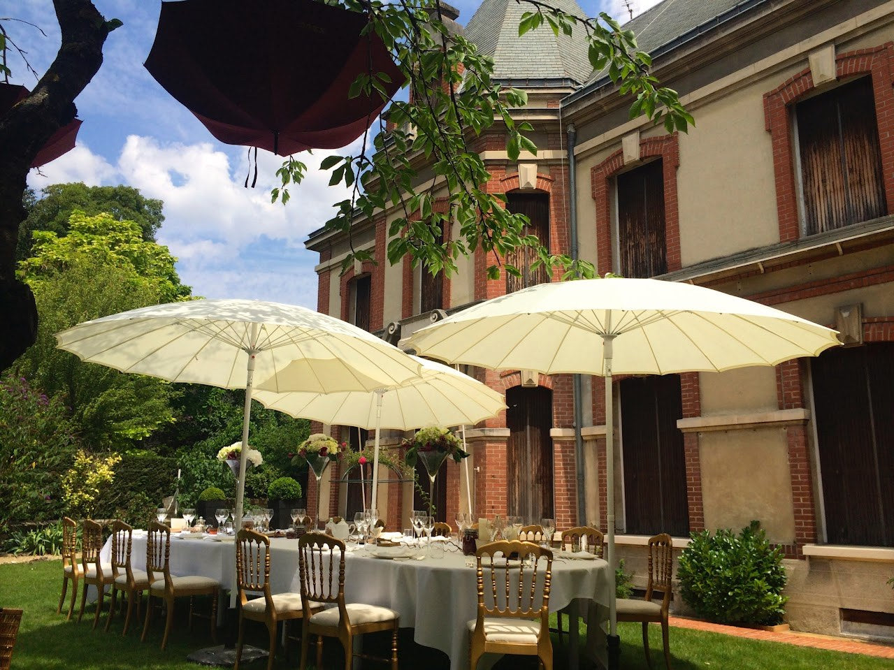 Lunch under the parasols at a Champagne house